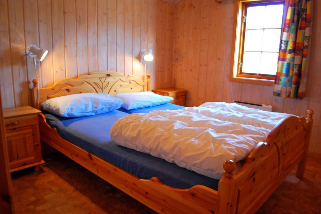 Beveroya Hytteutleie Og Camping بوه الغرفة الصورة